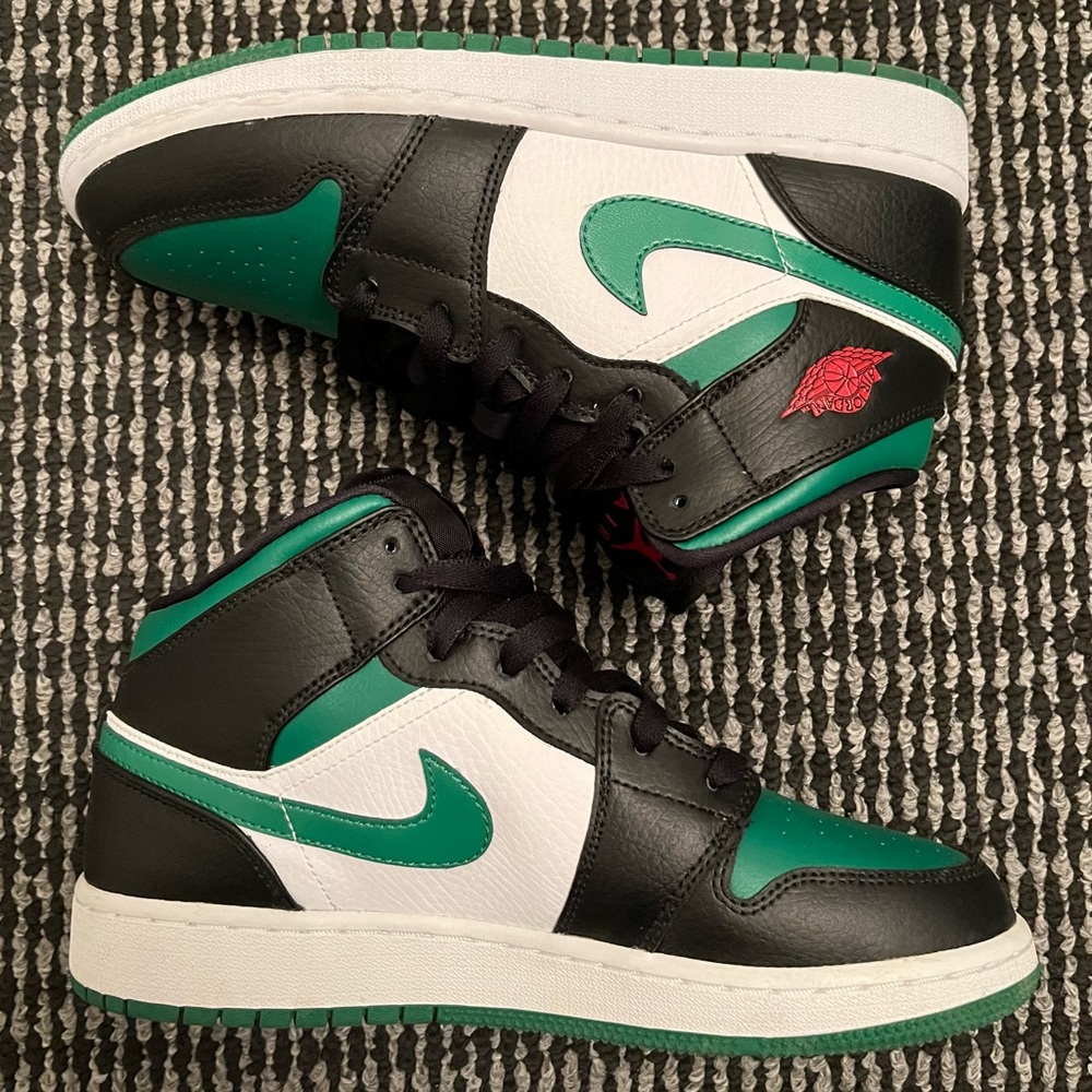 Jordan 1 Mid Green Toe